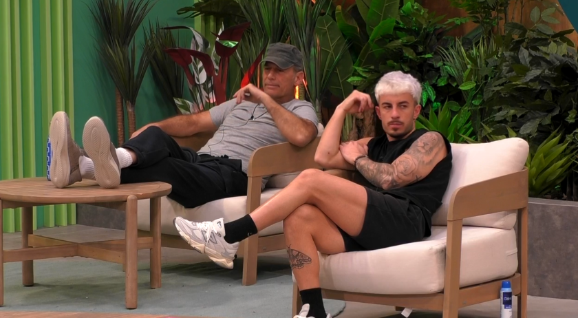 Carlos y Juanpi hablando de si hay gala o no