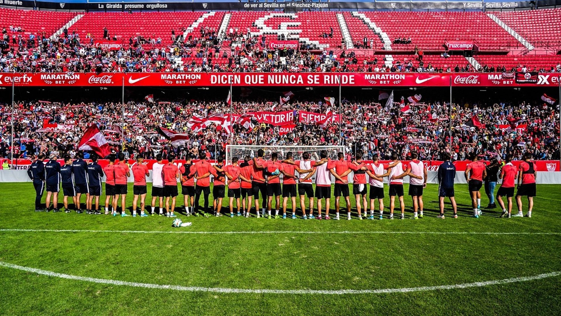Imagen de un entrenamiento a puerta abierta del Sevilla Imagen de un entrenamiento a puerta abierta del Sevilla