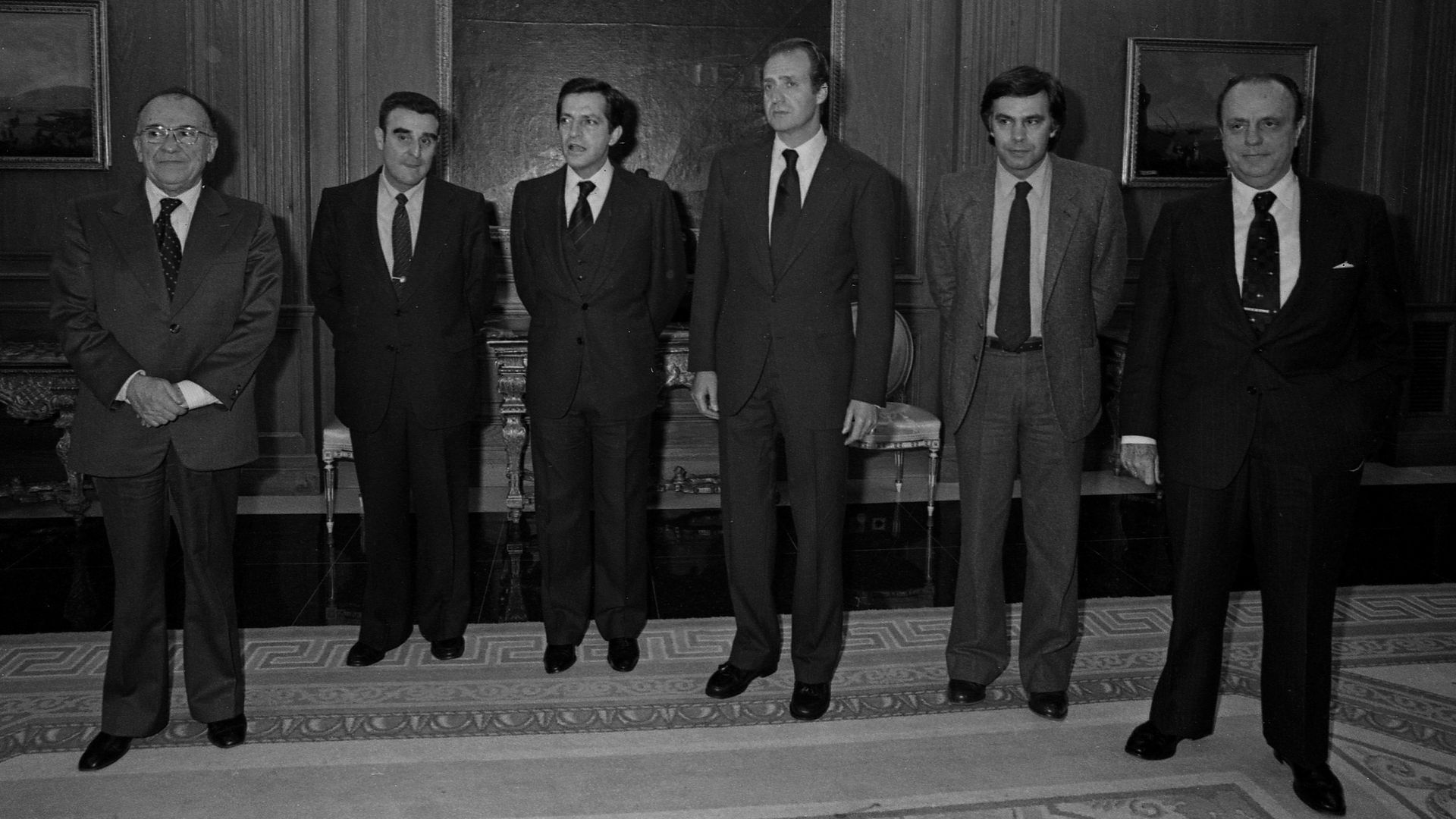 La audienicia de Juan Carlos I con Santiago Carrillo, Agustín Rodríguez Sahagún, Adolfo Suárez, Felipe González y Manuel Fraga La audienicia de Juan Carlos I con Santiago Carrillo, Agustín Rodríguez Sahagún, Adolfo Suárez, Felipe González y Manuel Fraga