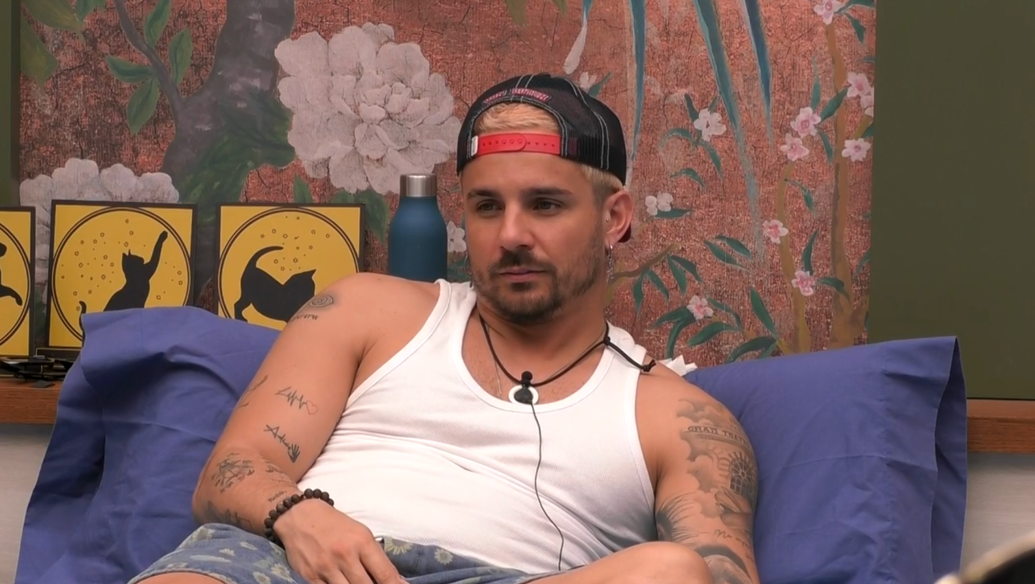 Manuel en la habitación