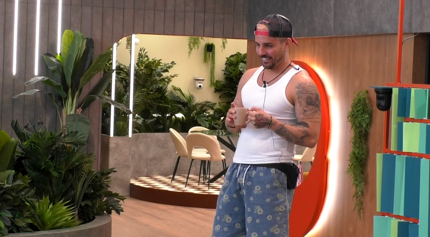 Manuel riéndose de su broma