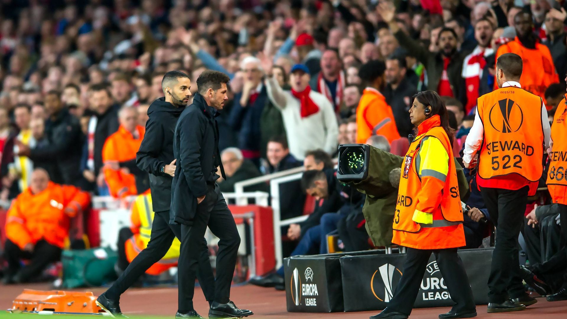 Simeone, expulsado en el Emirates Stadium