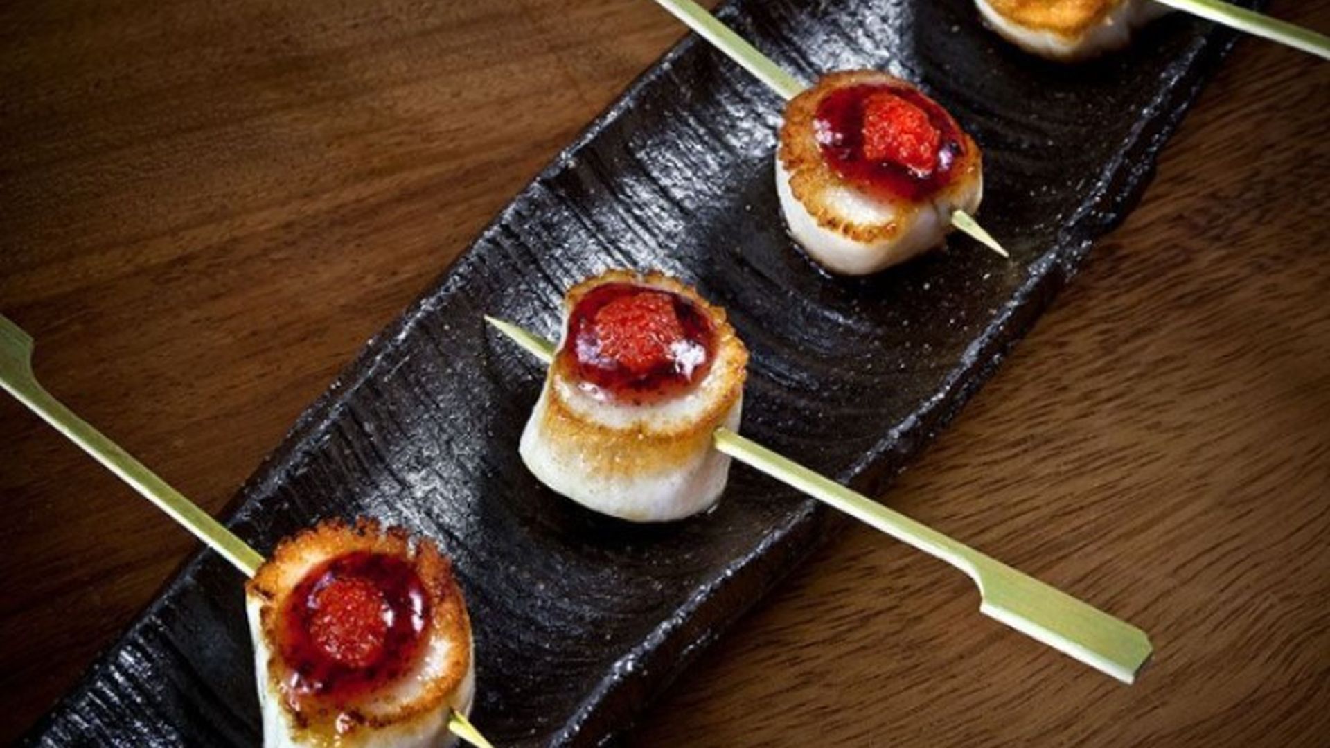 Vieiras a la parrilla con salsa de ume y mentaiko