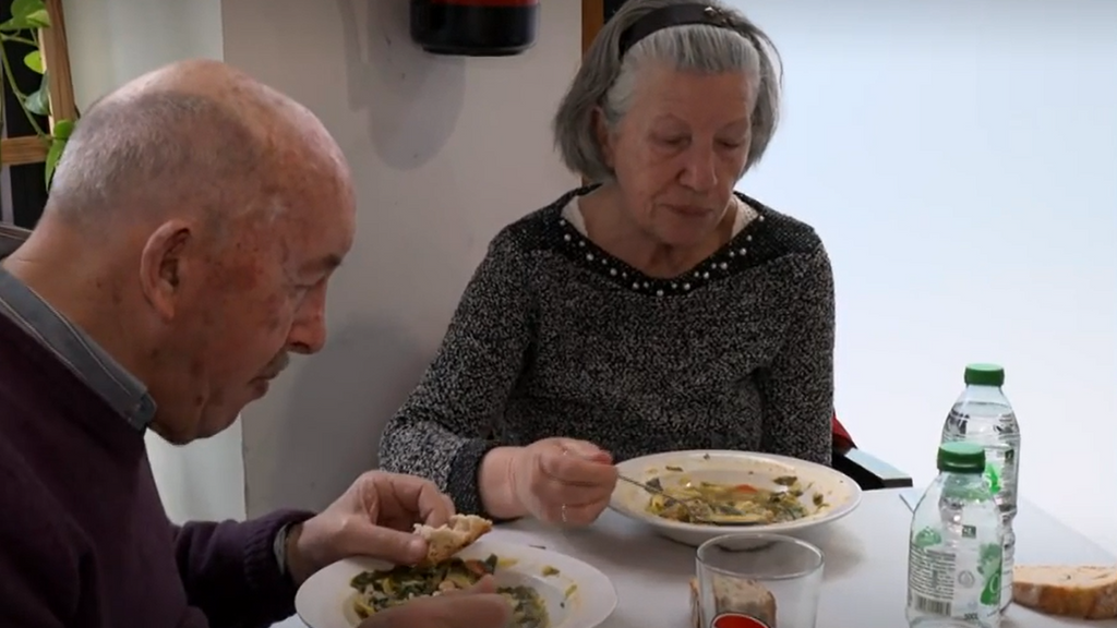 Bono restaurante en A Coruña para combatir la soledad no deseada en mayores