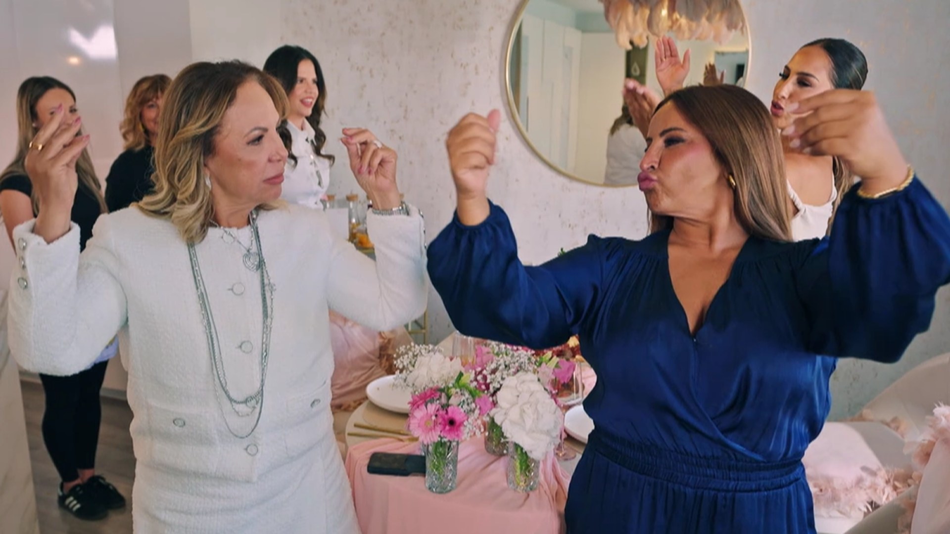 Las clases de 'gitaneo' de Raquel y Noemí a Las Guiribitey: "No tienen 'flow' para bailar"