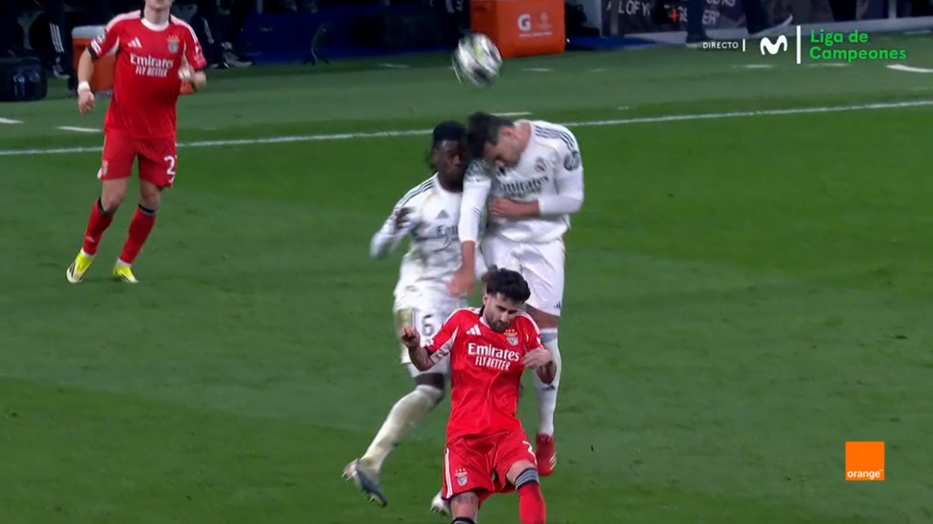 El golpe entre Asencio y Camavinga