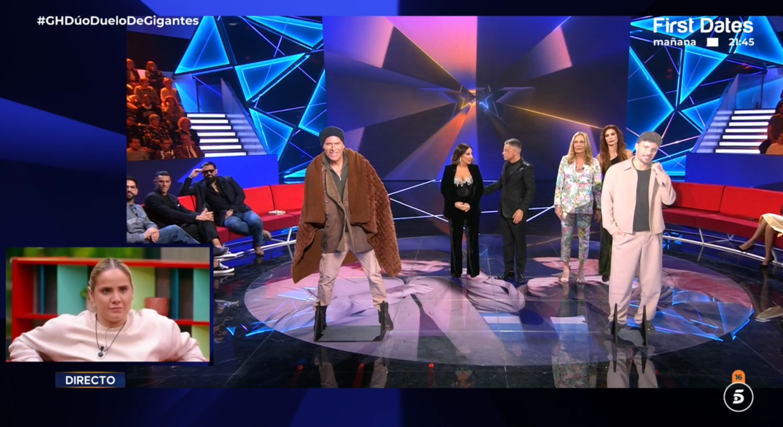 El plató posicionándose detrás de los nominados