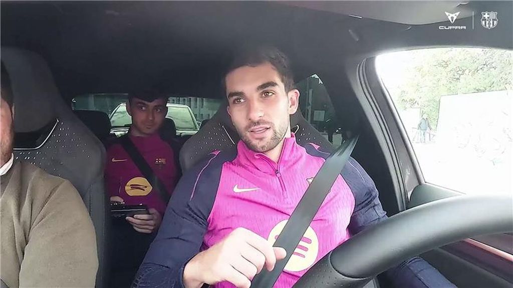 El show de Ferran Torres y Pedri conduciendo por Barcelona