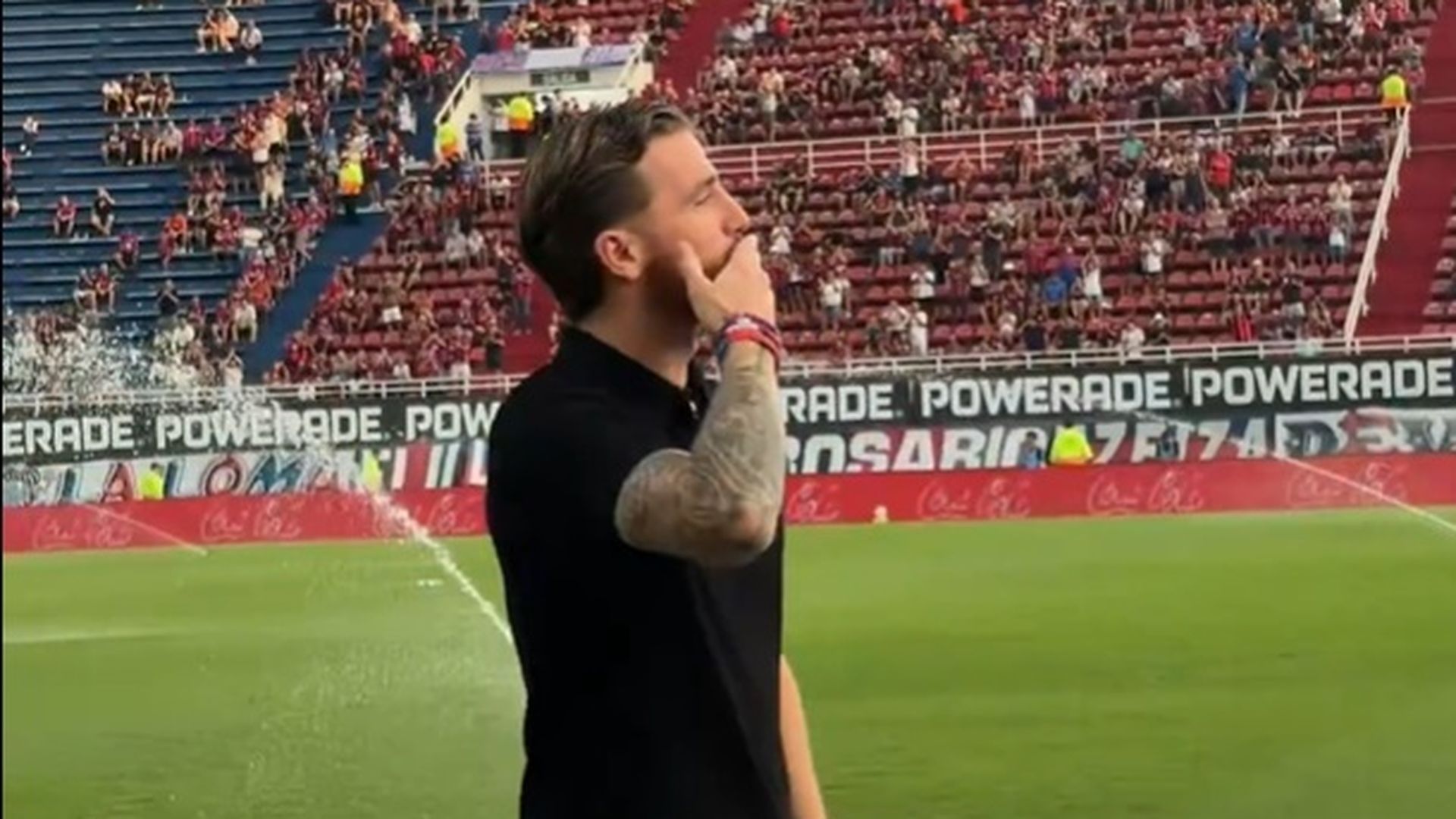 Homenaje de San Lorenzo a Iker Muniain. Homenaje de San Lorenzo a Iker Muniain.