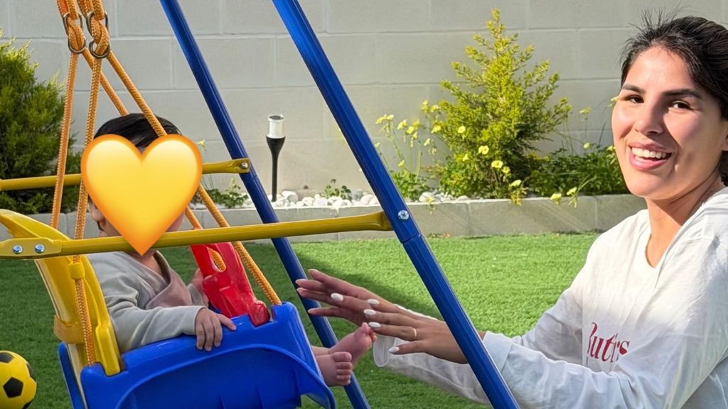 Isa Pantoja monta un parque de juegos en el jardín de su casa para su hijo Cairo