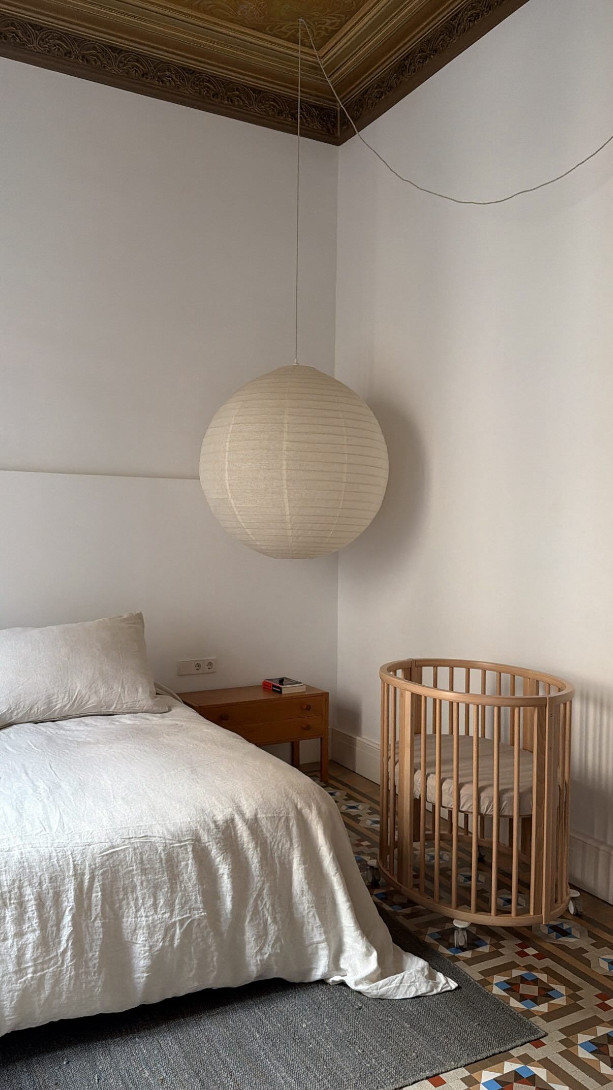 La cuna de Dante en la habitación de Úrsula Corberó