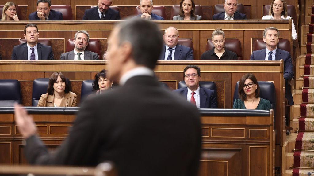 La desclasificación de los documentos del 23F, excusa para otro enfrentamiento entre Pedro Sánchez y Núñez Feijóo en el Congreso