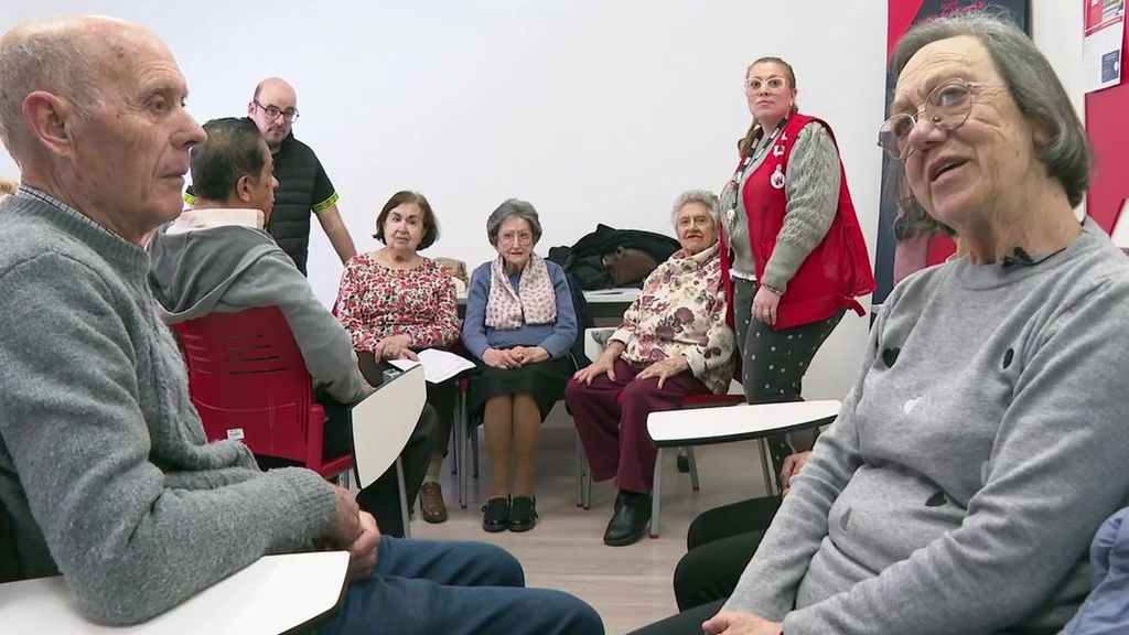 La lucha de las personas mayores contra la soledad no deseada: “Es muy triste, porque cada uno va a lo suyo”