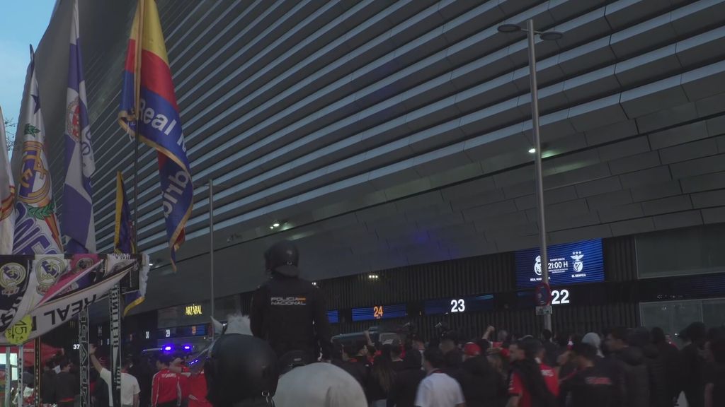 Cargas policiales en el Bernabéu