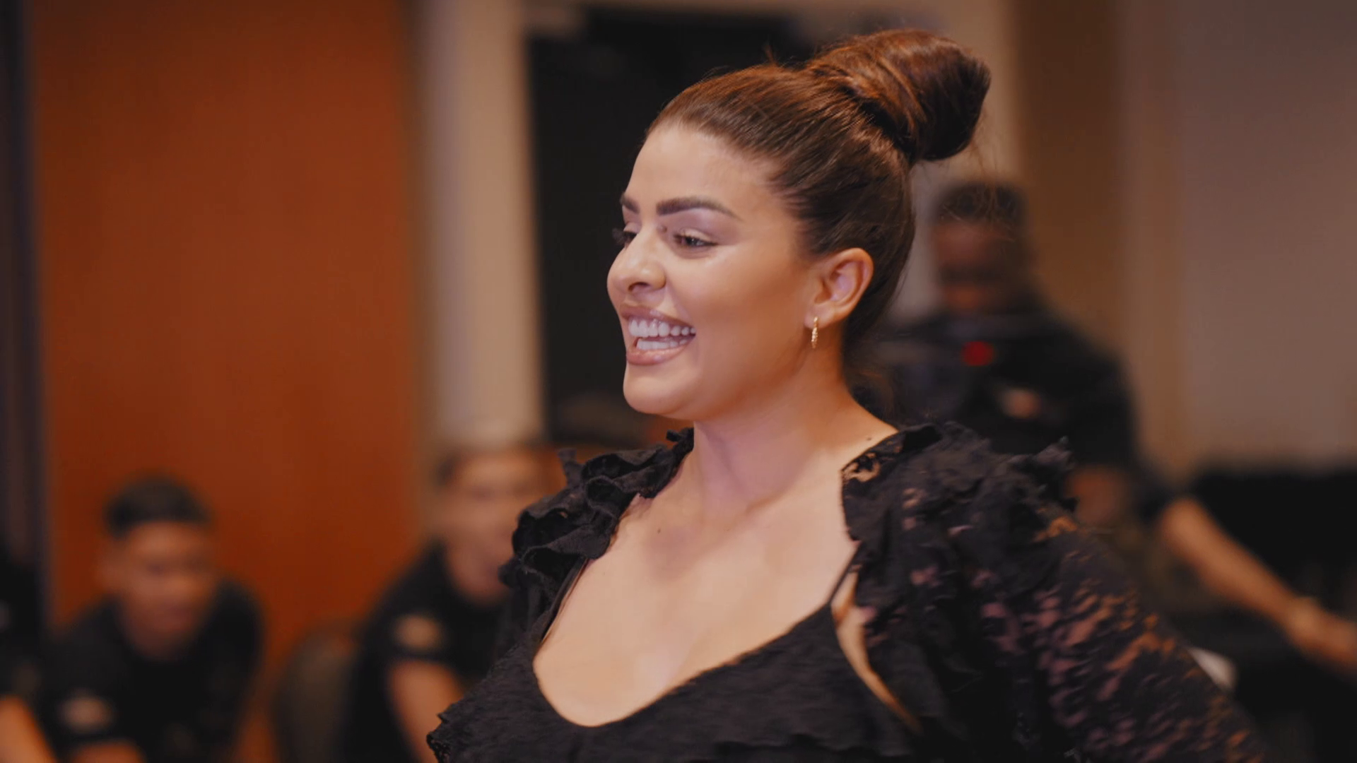 Las Jiménez convencen a Eva para ser jurado de 'Miss gitana' y Rebe recuerda su paso desfilando