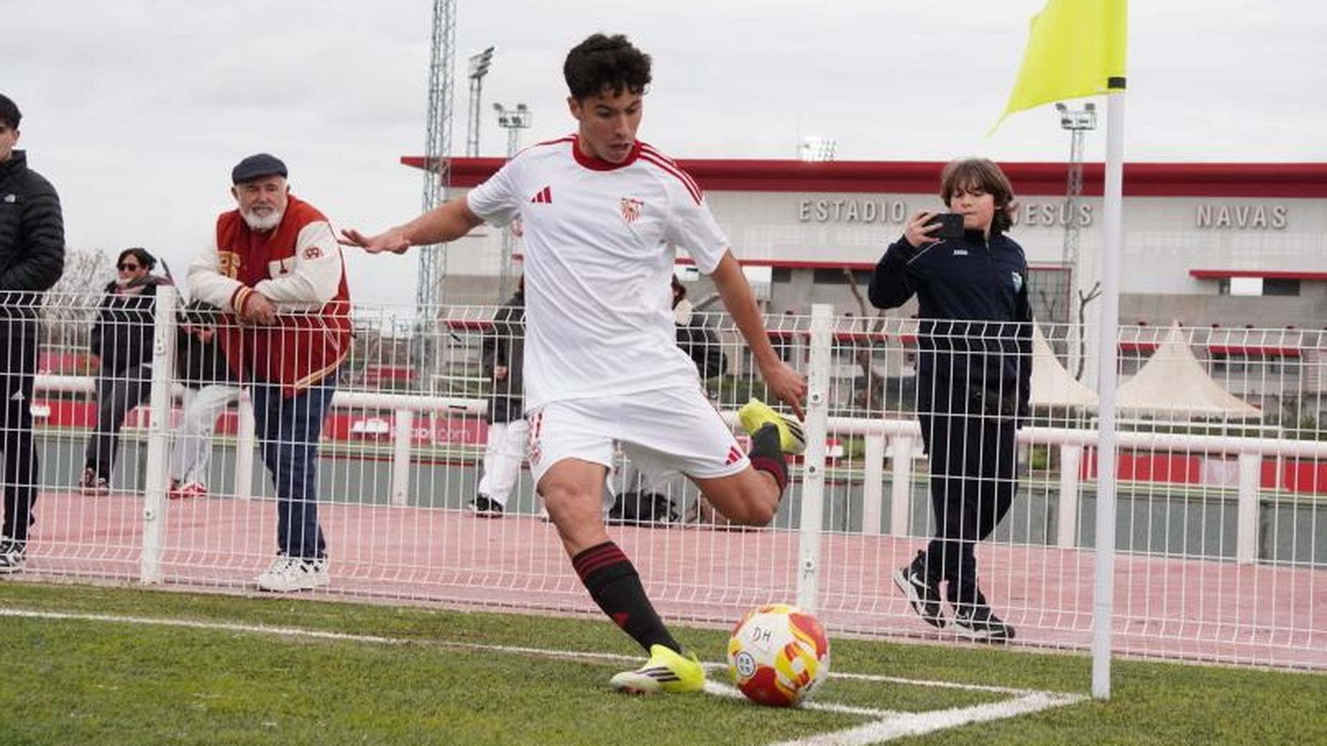 Lociga, jugando en la Ciudad Deportiva Cisneros Palacios