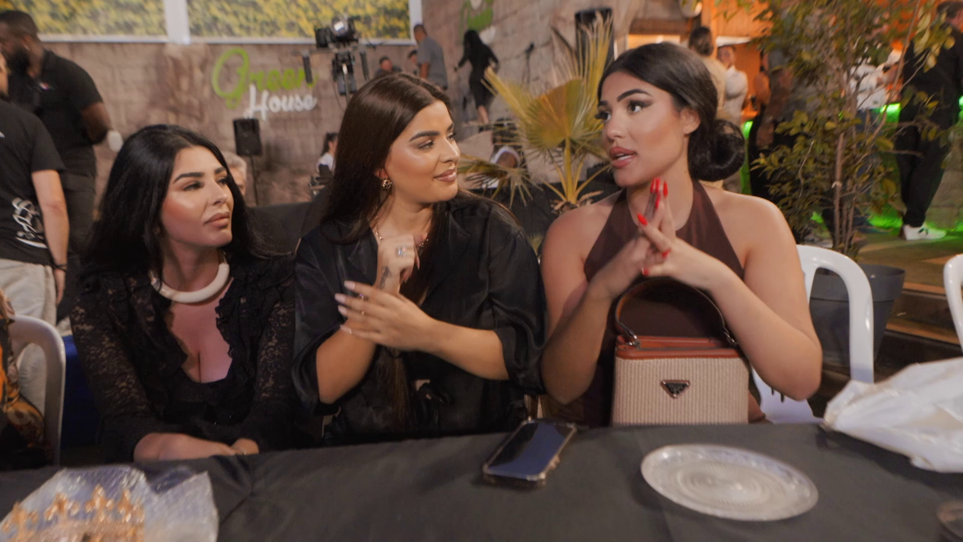 Rebe, Graciela y Susi llegan a 'Miss gitana' como unas superestrellas para ser jurado del certamen