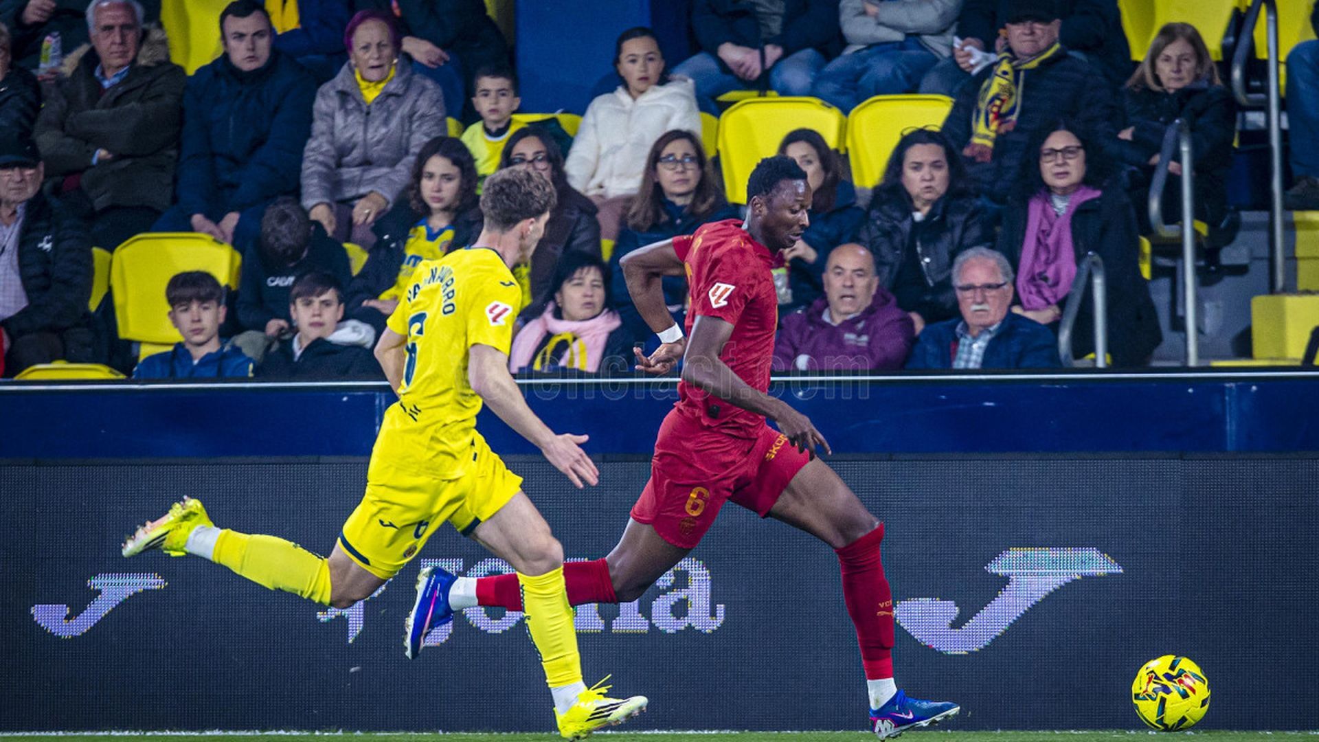 Sadiq T-Rex ante el Villarreal