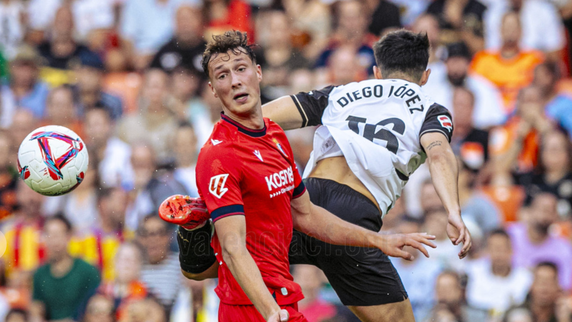 Un lance del Valencia CF Osasuna