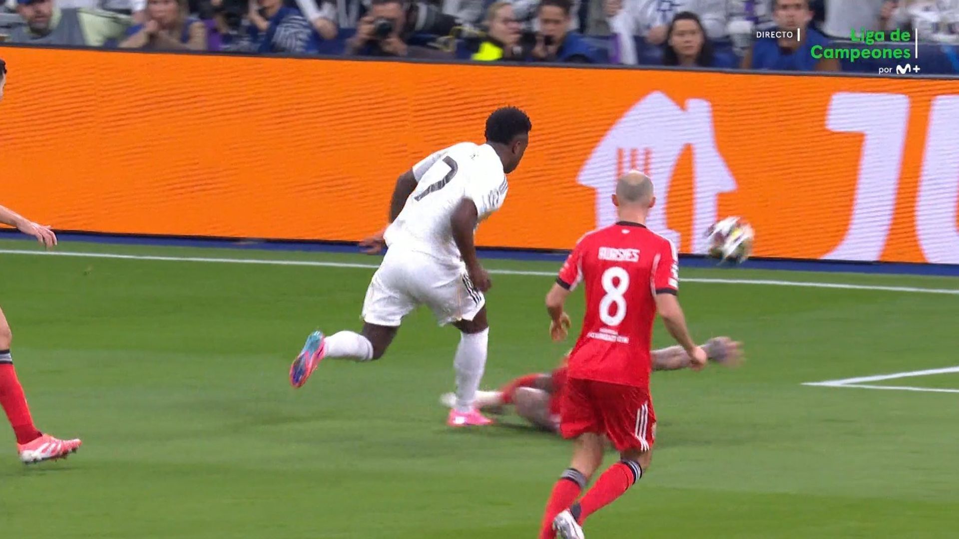 Vinicius en el Real Madrid - Benfica