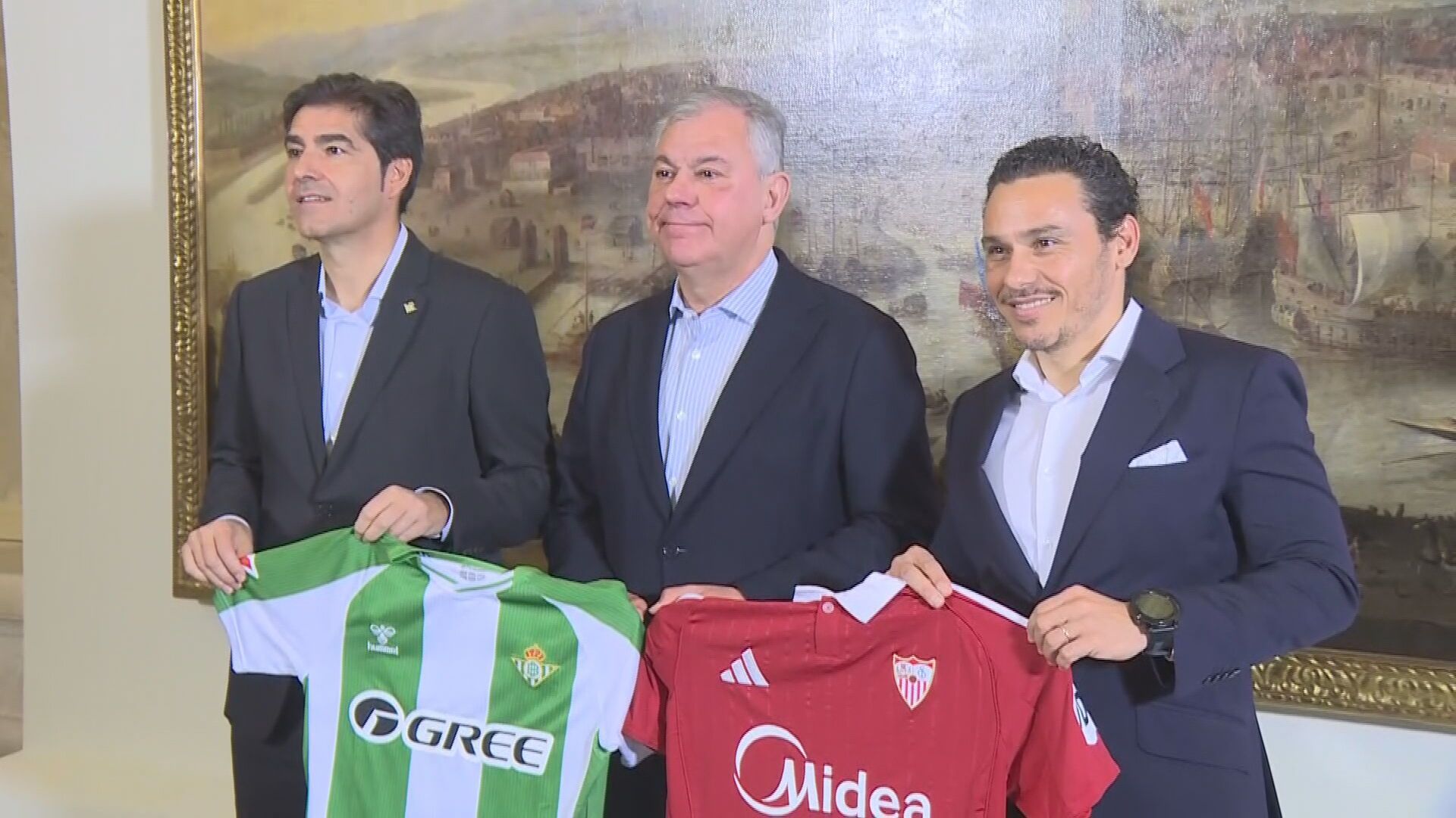 Ángel Haro, José Luis Sanz y Del Nido Carrasco, en el habitual posado previo al derbi