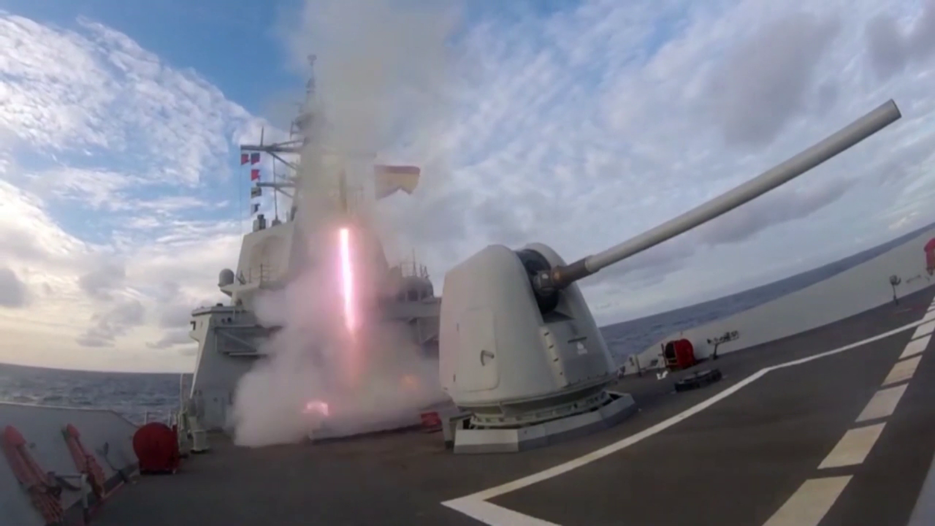 Así es una simulación de lanzamiento de misiles desde la fragata ‘Almirante Juan de Borbón’