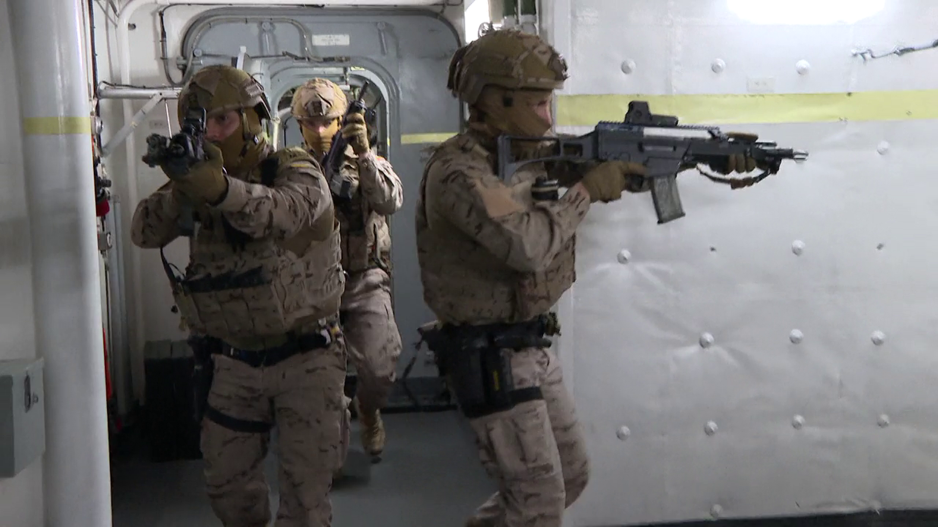 Así es una simulación de los ejercicios como infante de la marina en la fragata ‘Almirante Juan de Borbón’