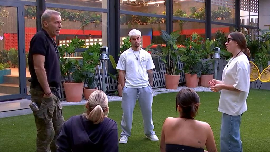 Carlos Lozano se disculpa con sus compañeros de 'GH DÚO' y Sandra Barrios se sincera con él