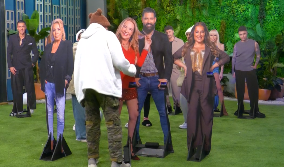 Carlos separa a John de Belén