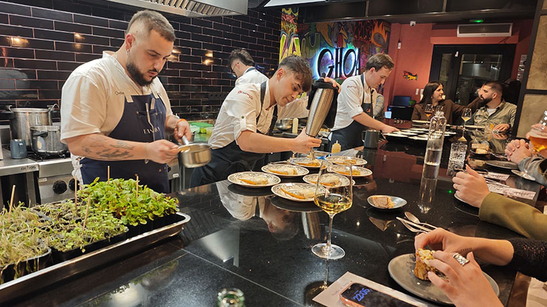Cocineros trabajando