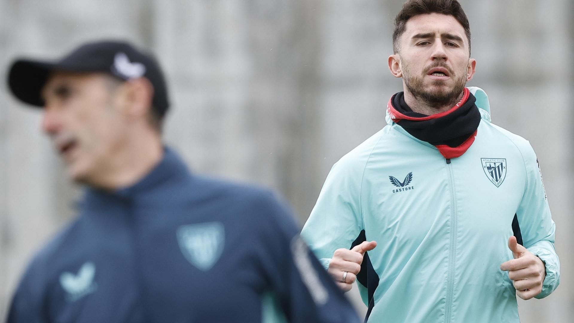 El central Aymeric Laporte se entrena en Lezama