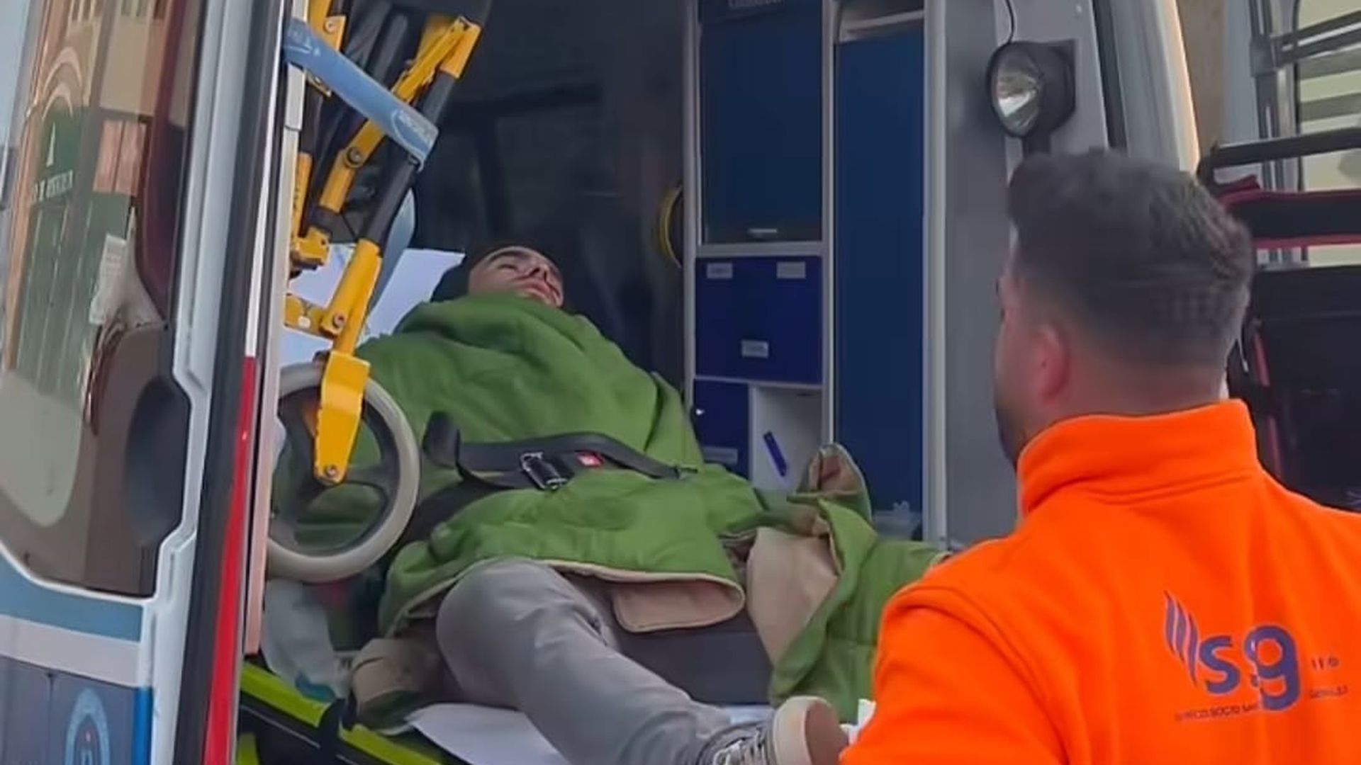 El diestro es trasladado en ambulando a un hospital de Córdoba