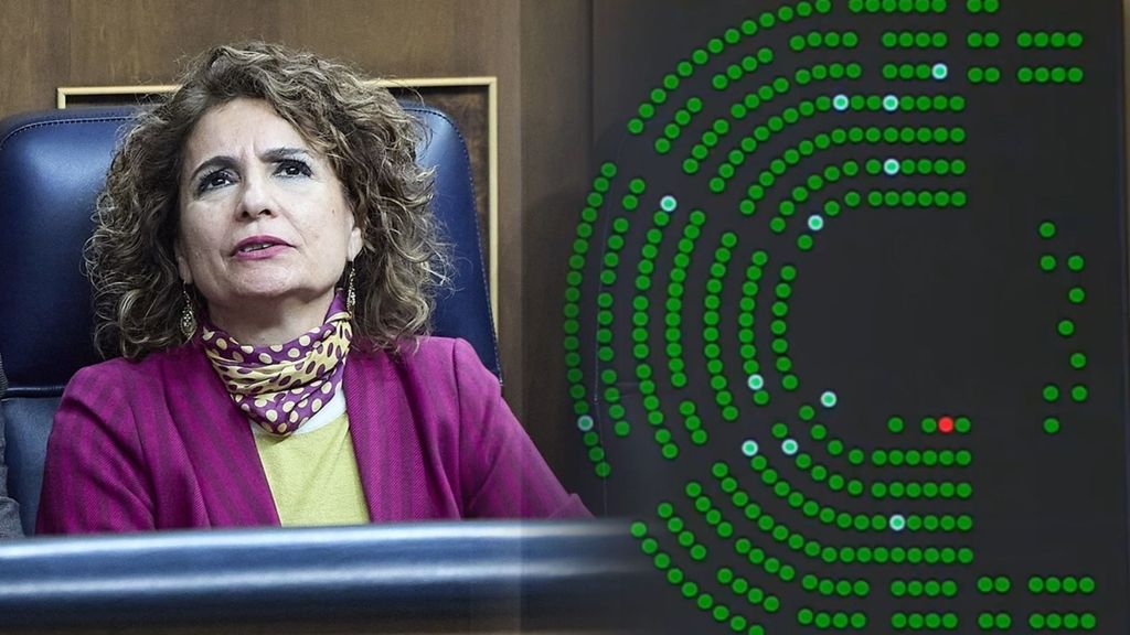 El error de María Jesús Montero que le lleva a votar en contra de las ayudas a los afectados por los accidentes ferroviarios