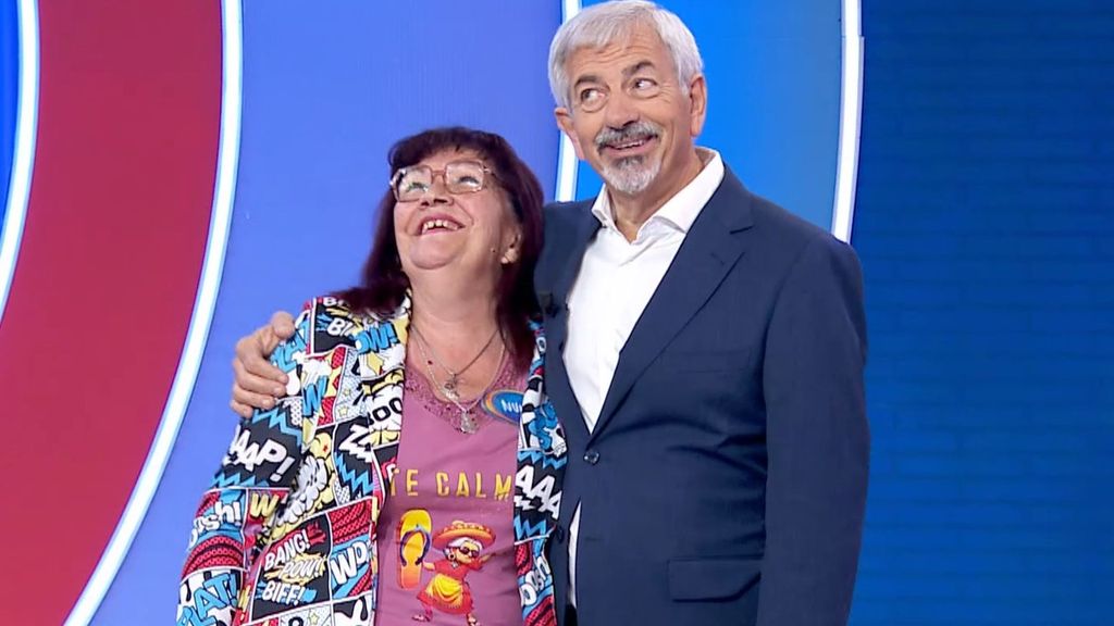 Una concursante provoca la risa de Carlos Sobera con su anécdota de 'First Dates': ''Ahora te busco un novio''