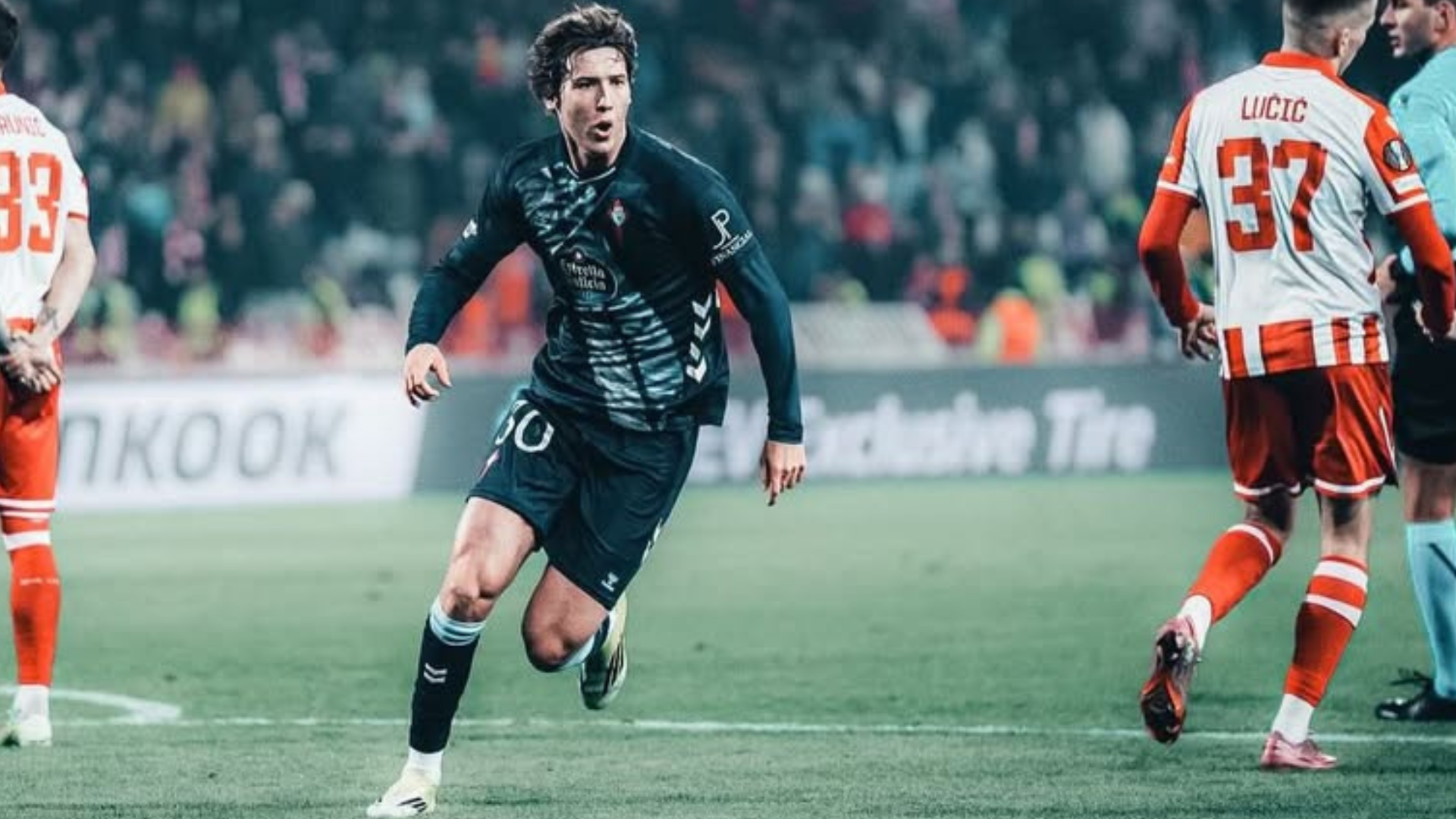 Fer López celebra su gol al Estrella Roja