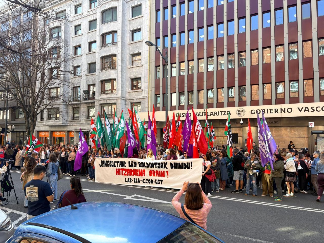 LAB califica de "masivo" el seguimiento de los tres días de huelga en este sector "altamente feminizado"