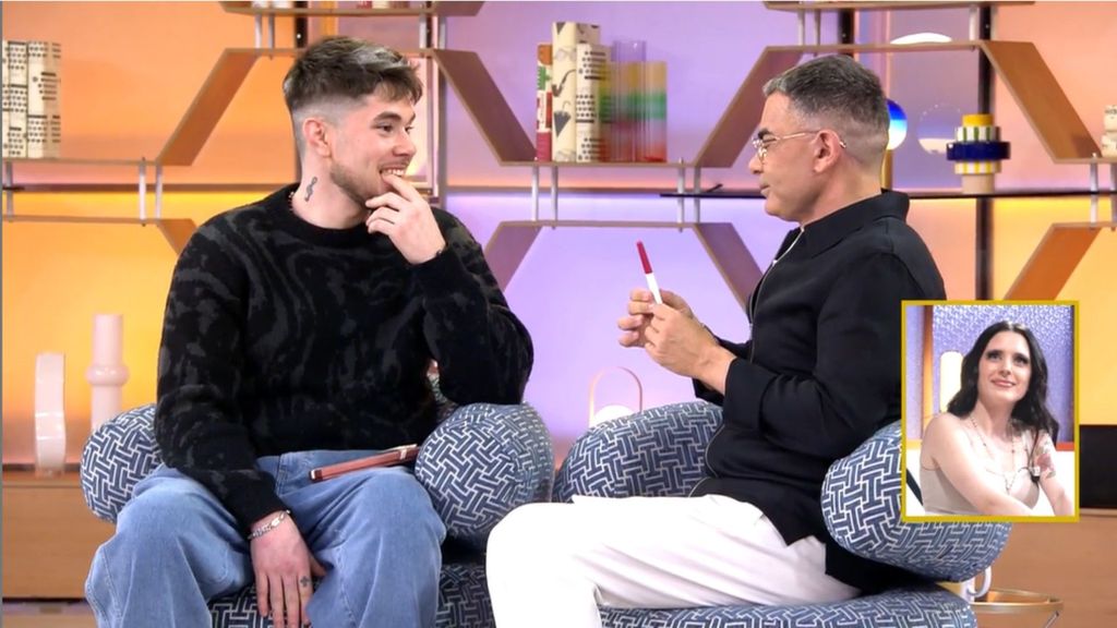 Paula se realiza un test de embarazo en 'El Diario de Jorge' y le comunica la gran noticia a su pareja: "Igual me desmayo"