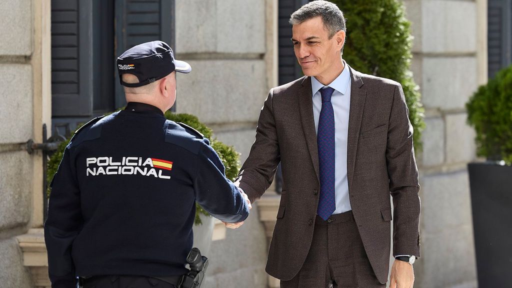 Pedro Sánchez niega que padezca una enfermedad cardiovascular y acusa a PP y Vox de difundir bulos sobre su salud