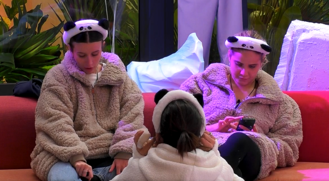 Relajados en el salón