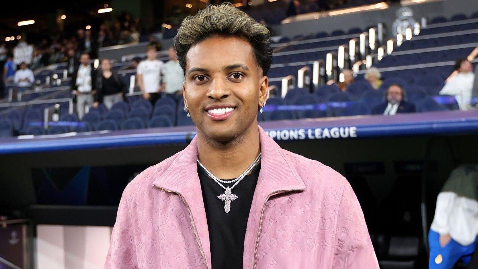 Rodrygo Goes en el Bernabéu durante el Real Madrid - benfica Rodrygo Goes en el Bernabéu durante el Real Madrid - benfica