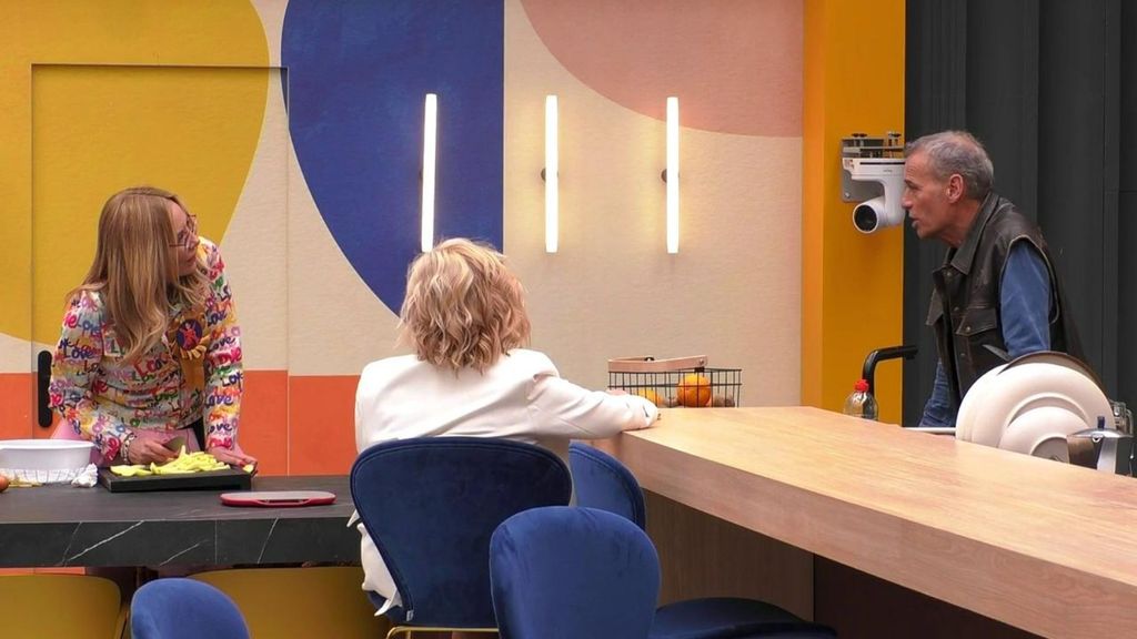 Carlos Lozano le confiesa a Belén Ro y a Carmen Borrego qué le ha dicho Cristina Piaget antes de irse de la casa