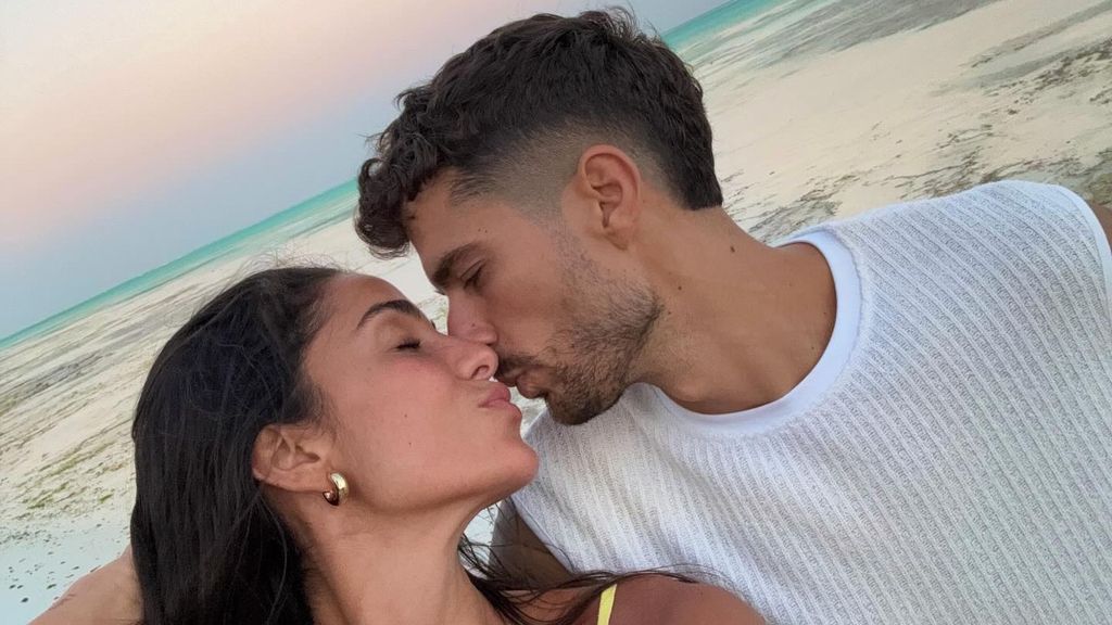 Claudia Martínez y Mario González amplían la familia