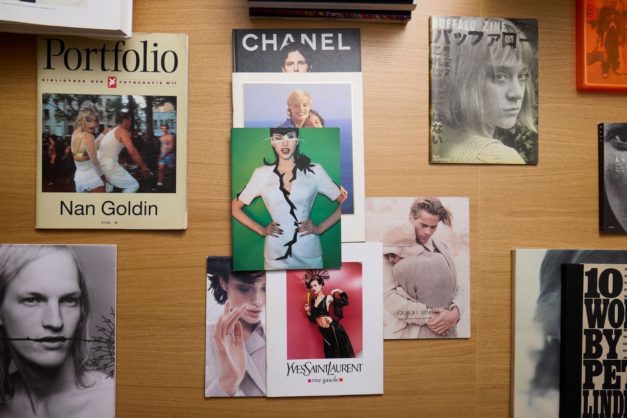 La biblioteca cuenta actualmente con 5.500 ejemplares de catálogos, revistas y libros