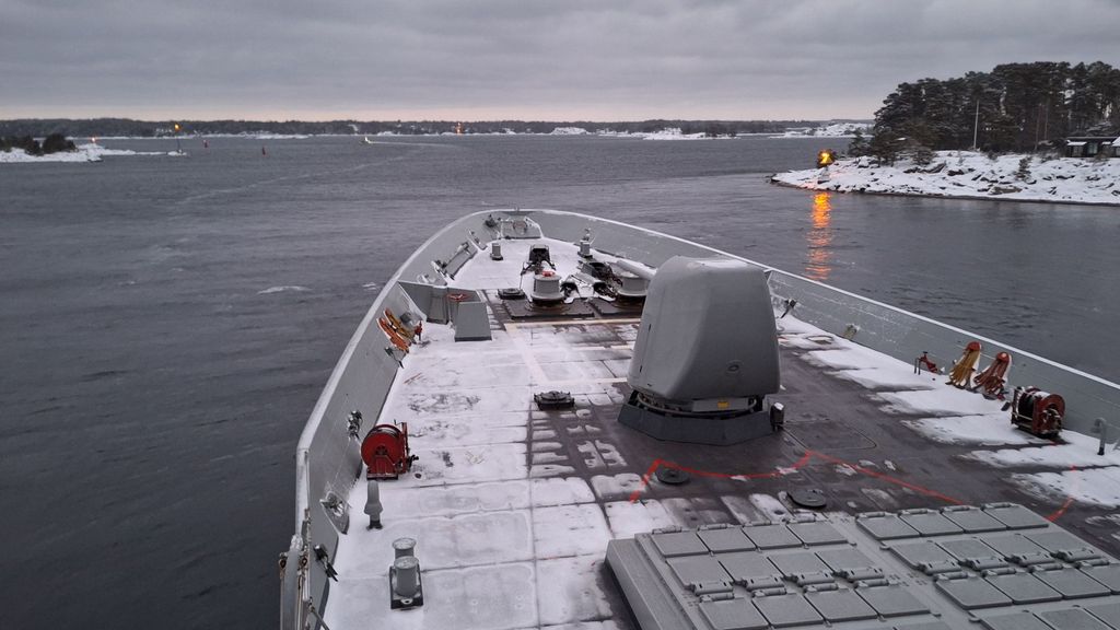 Navegamos a bordo de la fragata 'Almirante Juan de Borbón': del puente de mando a un simulacro de ataque