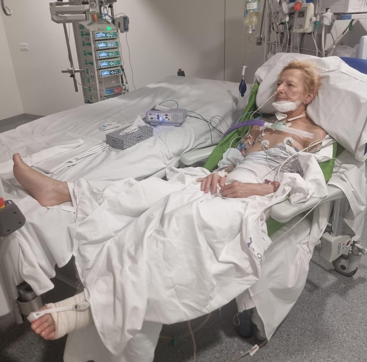 Yolanda tras una de las muchas intervenciones quirúrgicas a las que ha sido sometida los últimos cuatro años