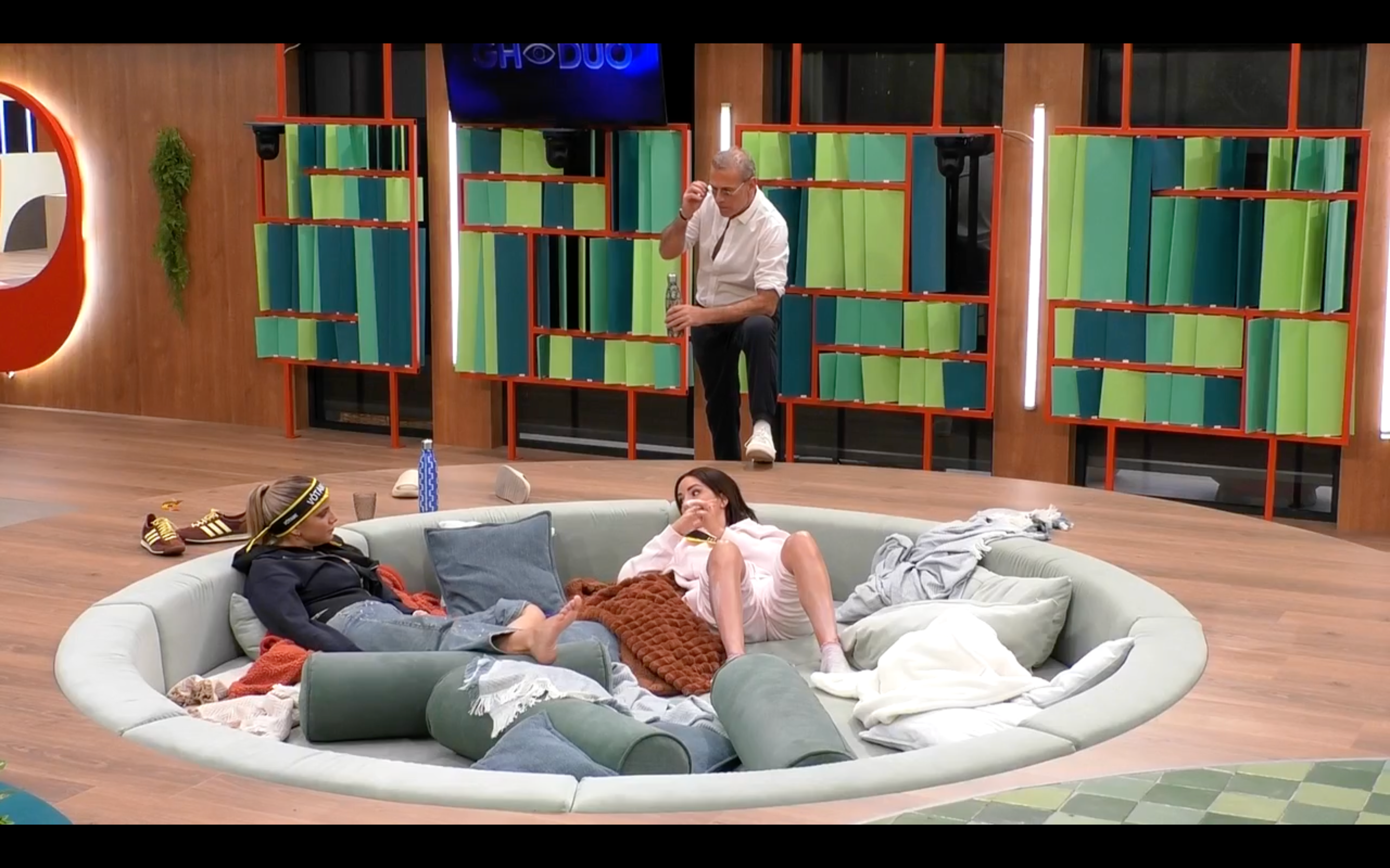 Carlos, Gloria y Anita en la ratonera