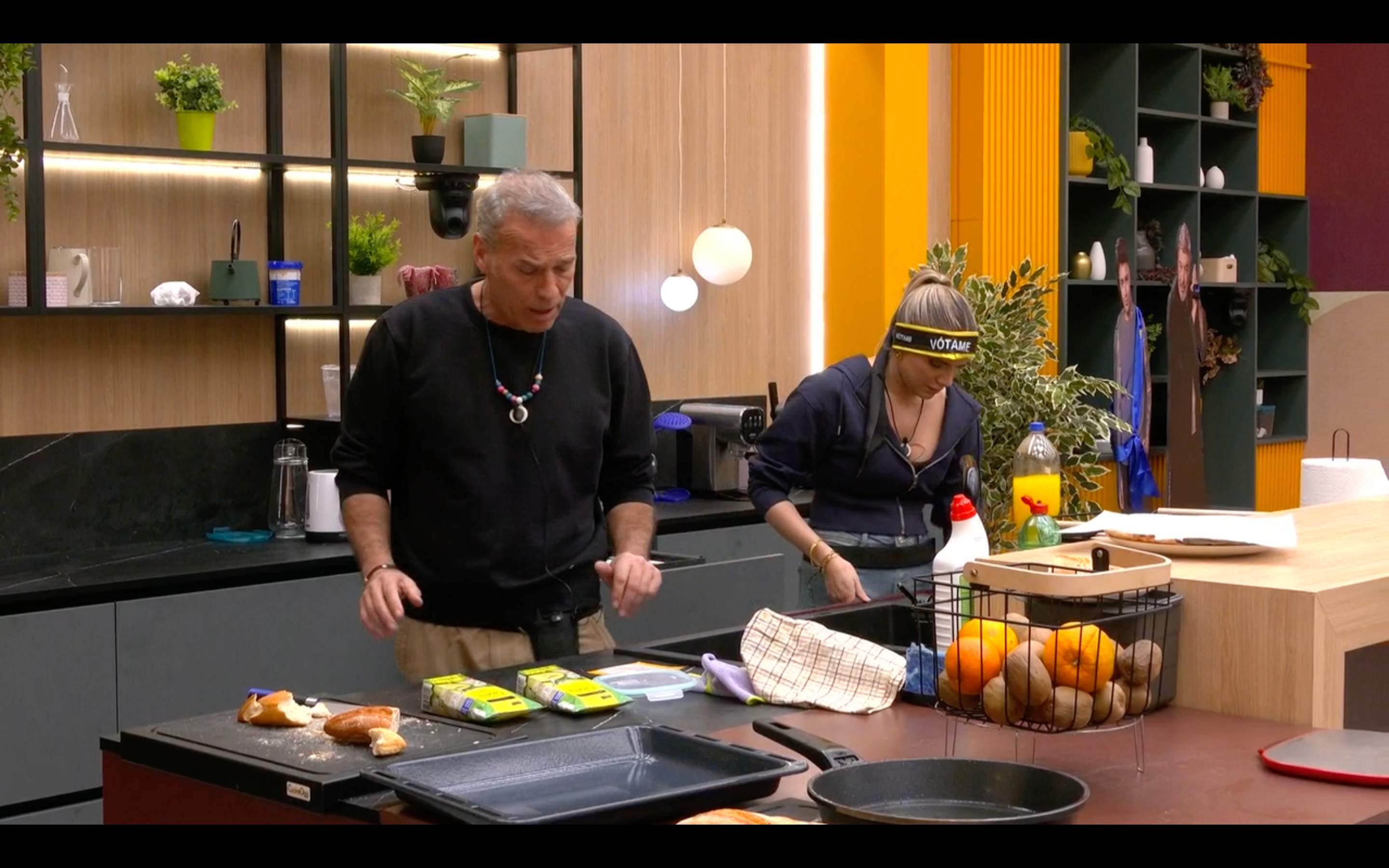 Carlos y Gloria en la cocina