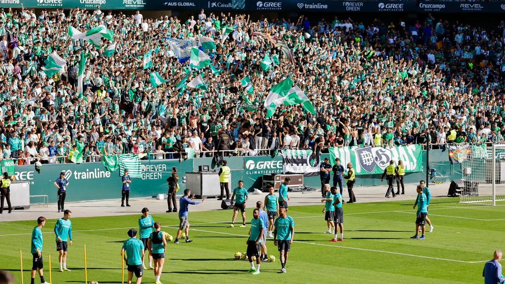 El Betis se conjura ante 20.000 béticos antes del derbi ante el Sevilla