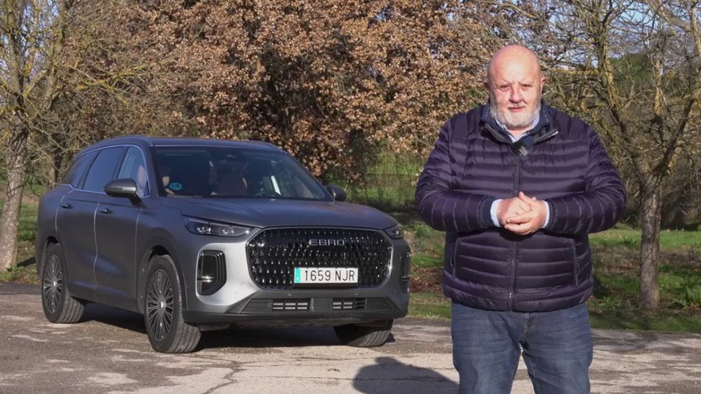 Gonzalo Serrano prueba el EBRO s900 PHEV, un SUV híbrido para toda la familia