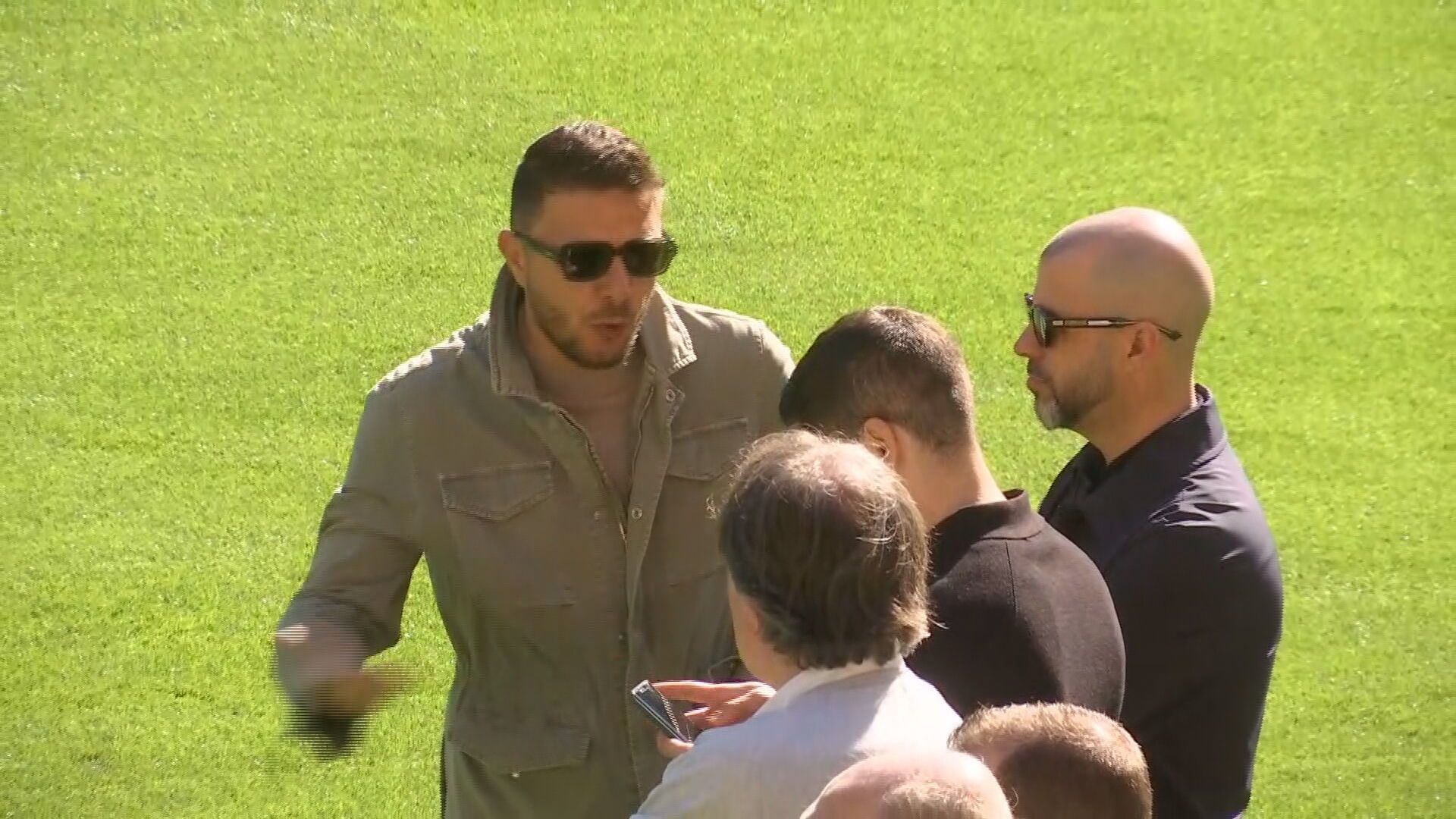Joaquín, en el entrenamiento a puerta abierta del Betis antes del derbi